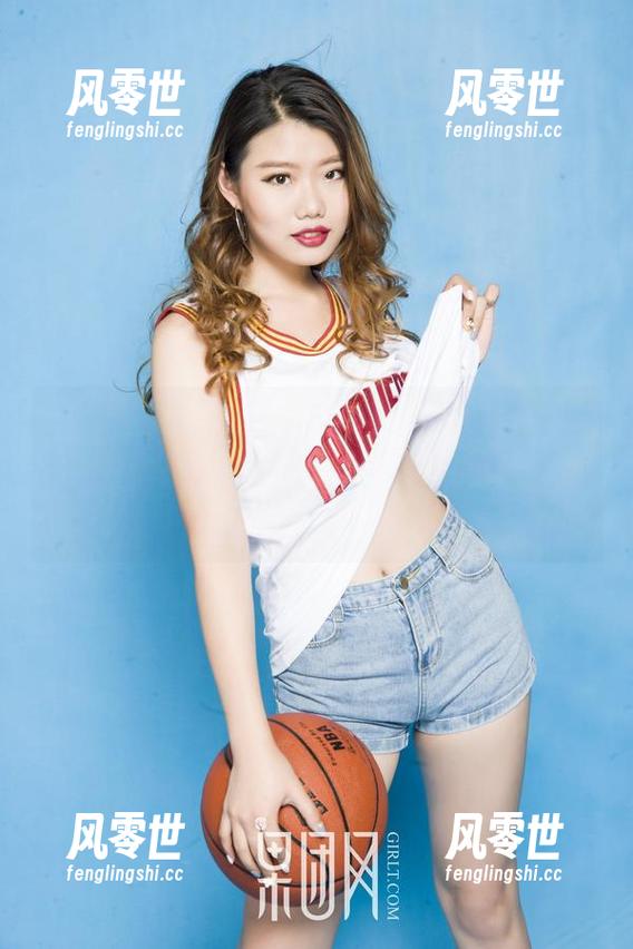 GIRLT果团网 - 周妍希的水手服写真集，满屏都是那个“少女心”泛滥的味道，我只能说看了让人想哭。