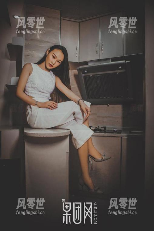 GIRLT果团网 我们的女博士,果团网定制的写真,颜值与智慧的双重考验!