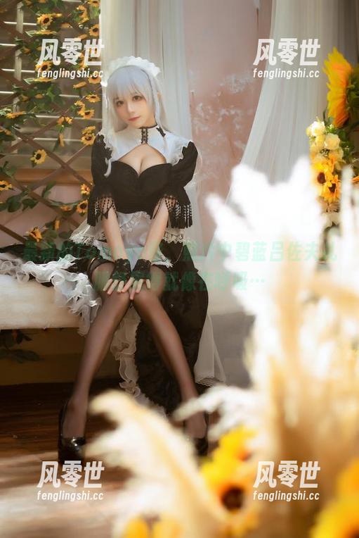 Tomoyo酱 最新的Tomoyo酱,照片中碧蓝吕佐夫礼服舒展得就像在呼吸…