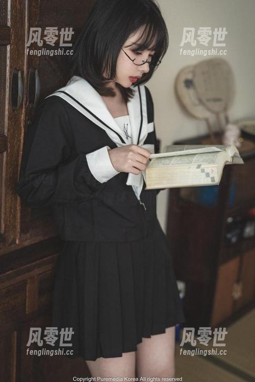 Uhye(이유혜)校服写真：课本面前的风采，比文学课还要趣味十足！