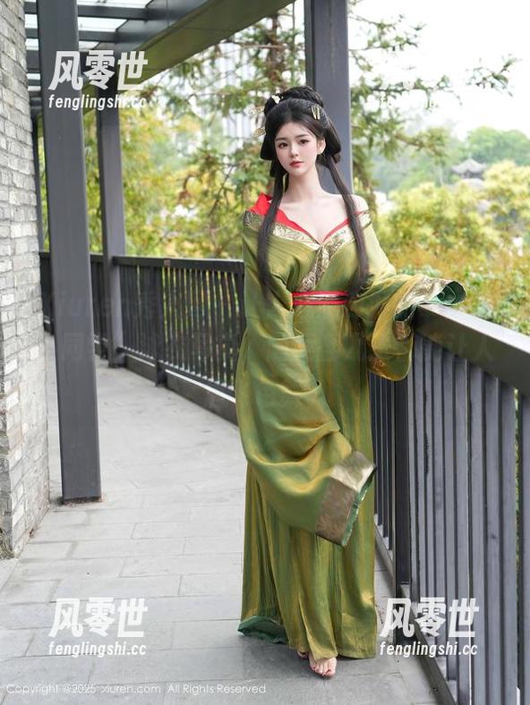 Xiuren秀人网-古月小同学 Xiuren秀人网 - 让人心潮澎湃的“古月小同学”泳衣写真,随便翻几张都能让人眉飞色舞。