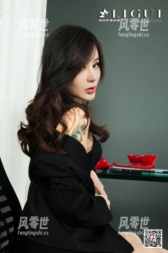 丽柜-小爽 丽柜 - 疯狂翻刷小爽的高清套图,渴望永远在贵足的边缘徘徊。