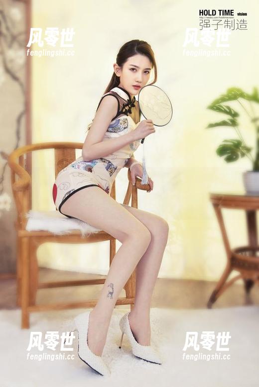 丽柜-小璐璐 丽柜 - 小璐璐的修女写真,优雅中透着几分俏皮,谁能拒绝这样的“真理”?