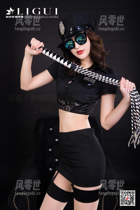 丽柜-左左 丽柜 - 学妹的私房写真,左左不小心暴露了她的‘萌’与‘酷’!
