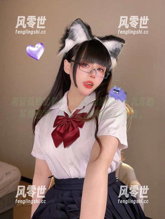 九言 碧蓝航线的背影与温泉的嬉闹——九言的写真图包,带你独自领略这场嬉戏。