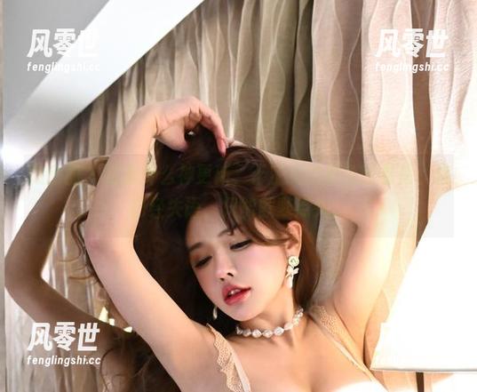 微密圈 - 这是什么神更新，于芷晴的紫色比基尼，我已经失语，只能默默点头。