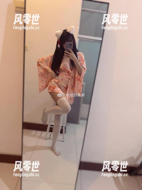 佳佳酱ovo 黑与白的邂逅,佳佳酱ovo精选写真透出迷雾