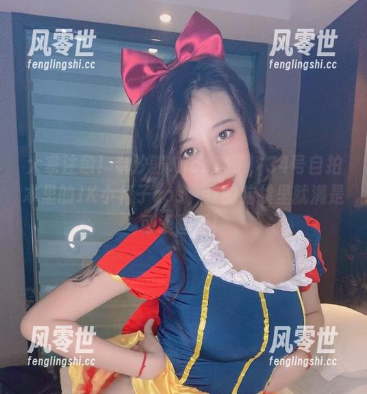奈汐酱Nice 大家注意!奈汐酱Nice来了,34号自拍本里的JK小裙子cos,我的脑袋里就满是可爱画面!