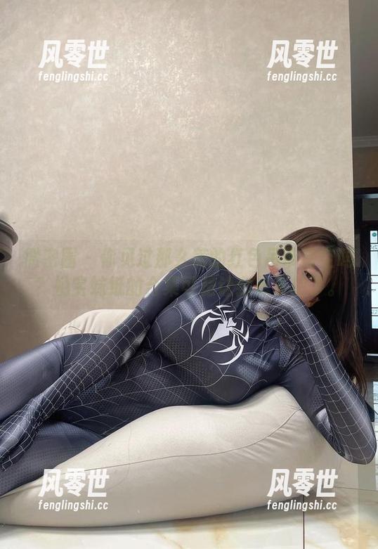 微密圈 - 你见过那么美的红色吊带镂空吗？奶宝妹纸的合集可是让我想多想了。