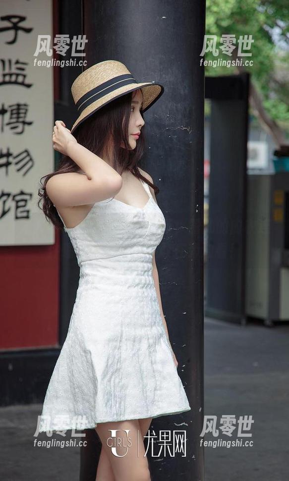 尤果网 - 内衣写真集更新，露儿的内衣连件睡衣都羞愧得不敢在旁边看！