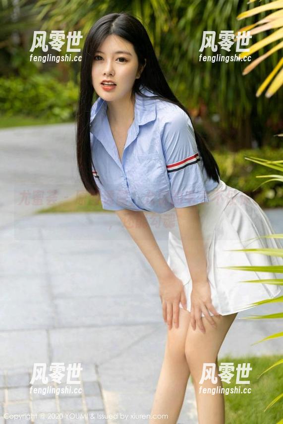 尤蜜荟 - 原图透露，允尔的毛衣不仅保暖，还能勾魂