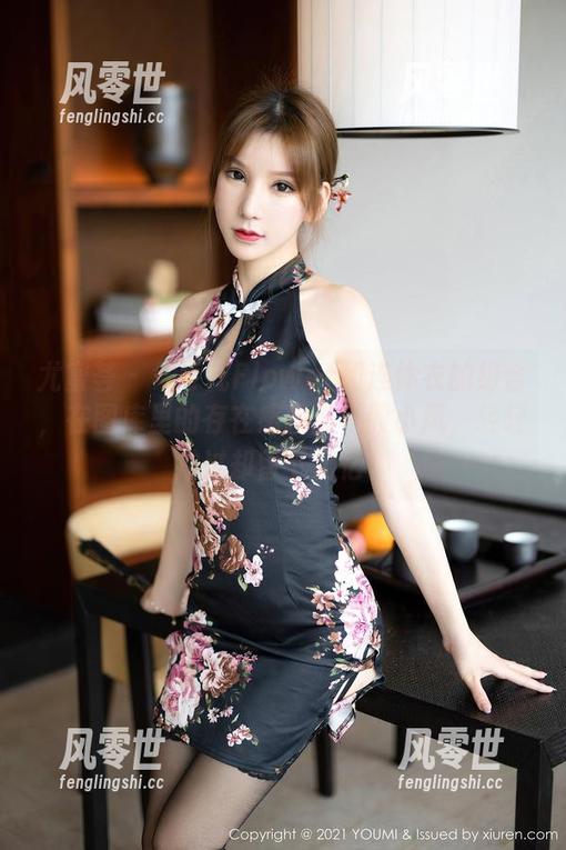 尤蜜荟-朱可儿Flower 尤蜜荟 - 朱可儿Flower和连体衣的组合,在图库里的存在感就像一股小风,轻轻拂过却留下记忆。