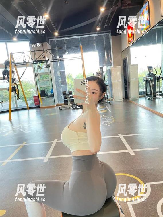 左公子666 微密圈 - 看左公子666的红色桃,原图逼真,让人有种……想咬一口的冲动?