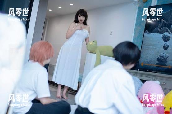 星澜是澜澜叫澜妹呀 每次看星澜是澜澜叫澜妹呀的夏日写真,脑海中浮现的壁纸都是温柔的波纹。