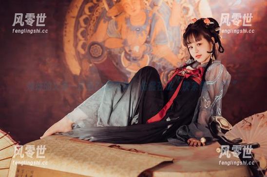 晕崽Zz 妹妹的义务—晕崽Zz的写真,仿佛在说“快来帮我吧!”