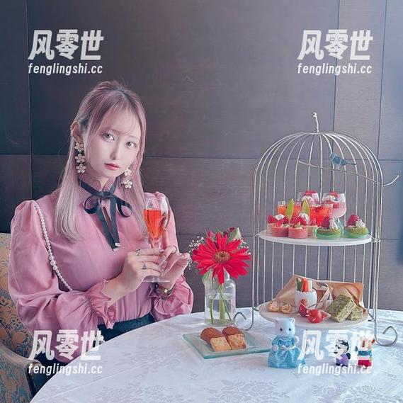 在月城委员会的高清大作里，cos与美脚完美碰撞。