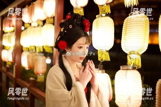 桃墨公子 窗边的桃墨公子,原图里没圣光却多了几分懒散