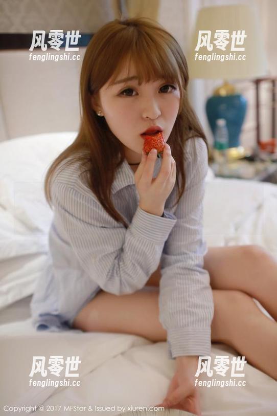 模范学院 - 美图里的女神月音瞳，你会被她的眼神迷住吗？