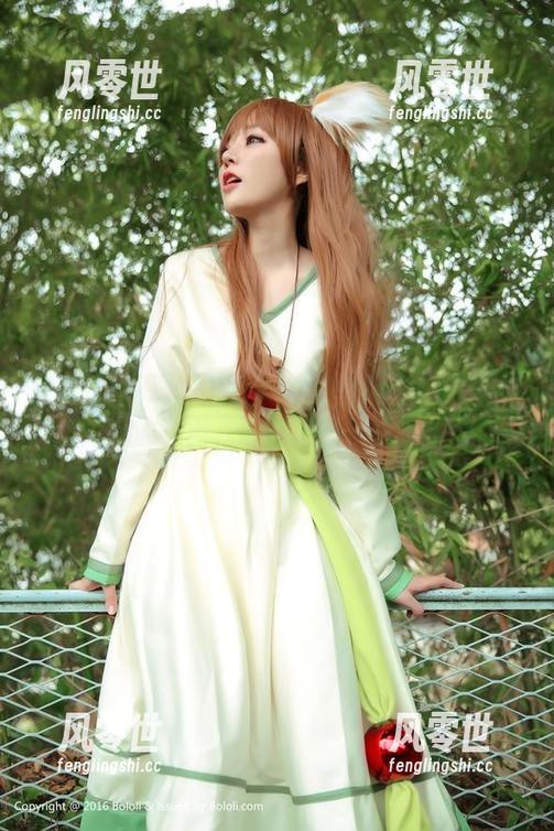波萝社-AngelaLee李玲 波萝社 - 在泳池旁边畅游AngelaLee李玲的美图,谁能拒绝下载?