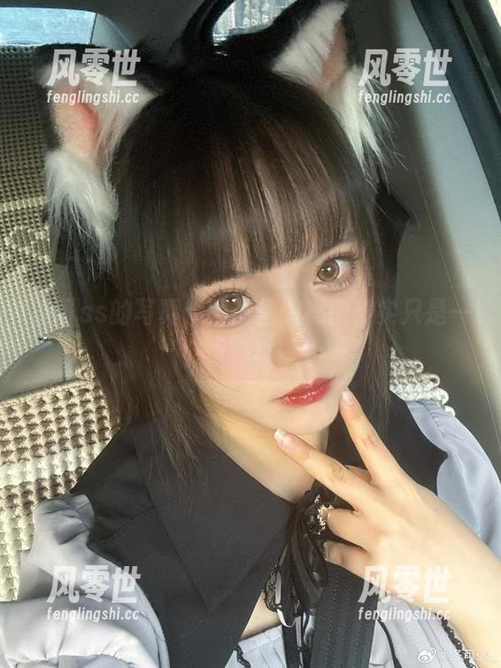洛可ss的写真：图册里的秘密其实只是一场游戏。