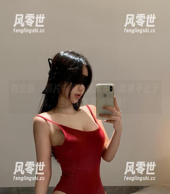 火龙果羊 微密圈 - 照片中的火龙果羊,泳装不止于此,连水都怕被她抢镜!