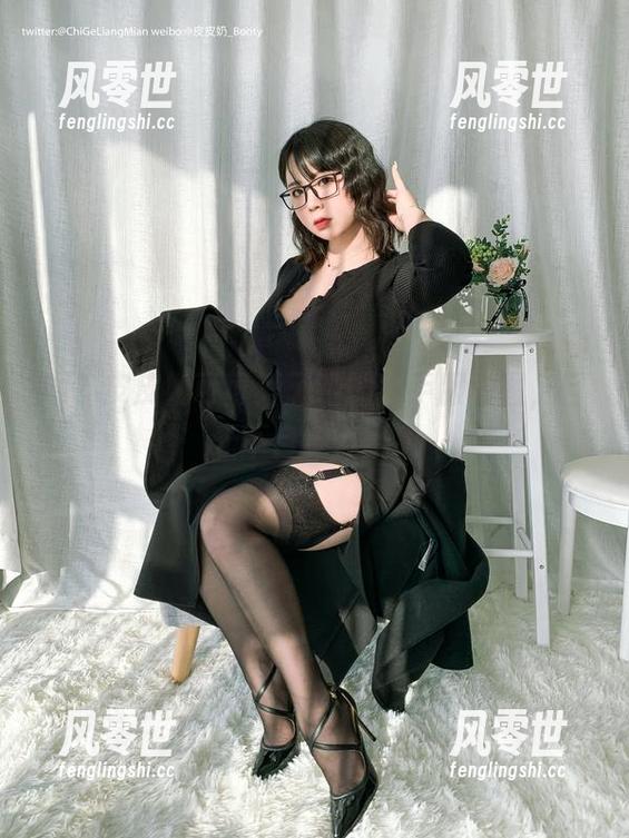 皮皮奶可可爱了啦 嗯?皮皮奶可可爱了啦的水手服原图,目光不自觉停留了
