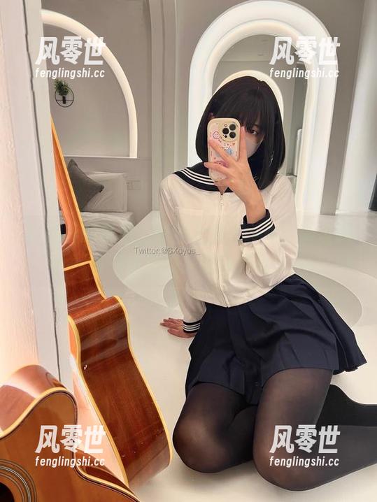 白衬衫的魔力，眼酱大魔王w作品集里的每一张都似乎暗藏玄机！