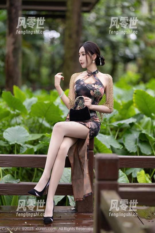 秀人网 - 更新！看艺轩的御姐写真集，我又一次确认自己没有腿部比例！