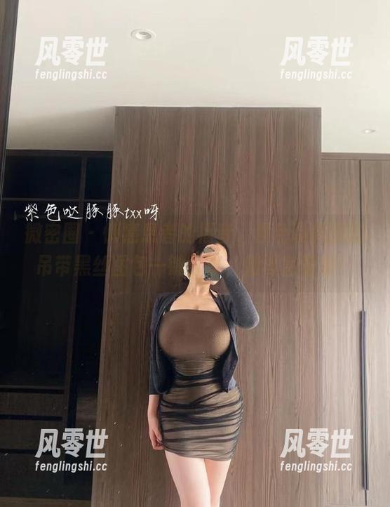 微密圈 - 懒癌患者的福音，紫色哒豚豚的吊带黑丝图包一键分享，别再害羞啦！