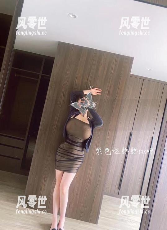 微密圈 - 敢不敢看！紫色哒豚豚的皮衣写真集更新，多少个回头率得打个折？