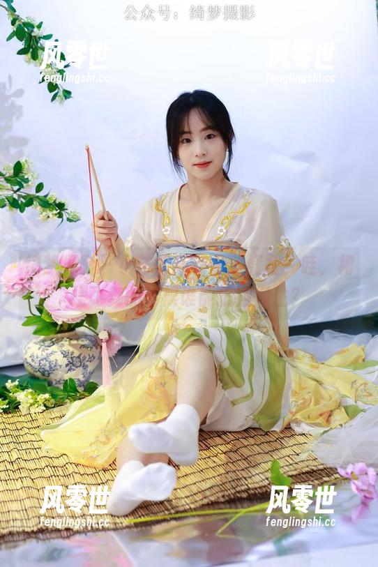 绮梦摄影 - 小艺最新作品：红裙，哇，裙摆飞舞的时候谁能抵挡得住？