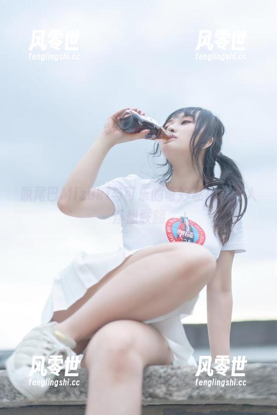 脱尾巴Mizuki 脱尾巴Mizuki与可乐的奇妙私拍,让人浮想联翩