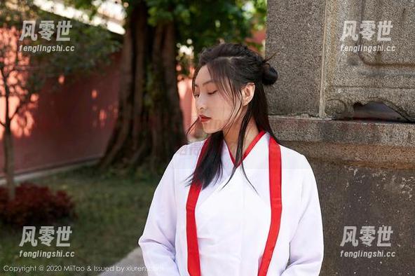 蜜桃社 - 不只是一张照片，看Gina在海边的图册——难道为了晒得更卷？