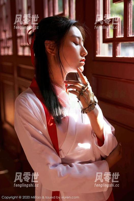蜜桃社-琉璃lily 蜜桃社 - 琉璃lily的高清日常:一场看似真实的分享游戏