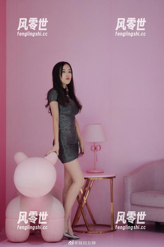 微密圈 - 资源到手！辣妈女神的校服套图，果然不同凡响