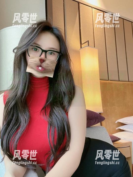 微密圈 - 无形中提醒了我每天的选择，陈大小姐的纯白写真更新，是要我也换白色的内衣吗？