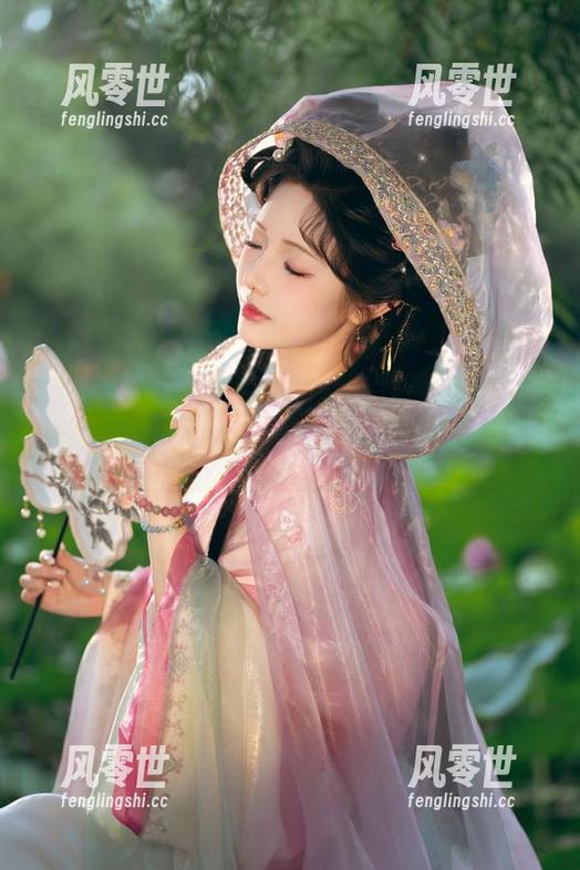 雯妹不讲道理 私房美图?不,是雯妹不讲道理在玩星星制服时的“每一天”的日常呀!
