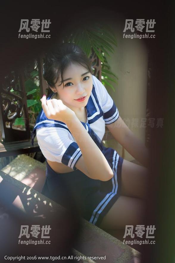 青豆客 - 优雅与随性，谭晓彤的裸足写真给你新发现！